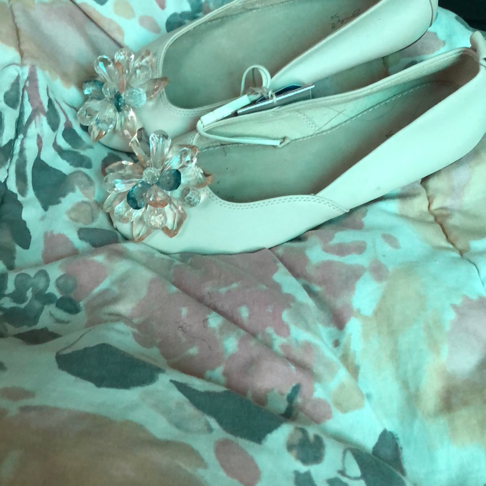 Bejeweled flower shoe